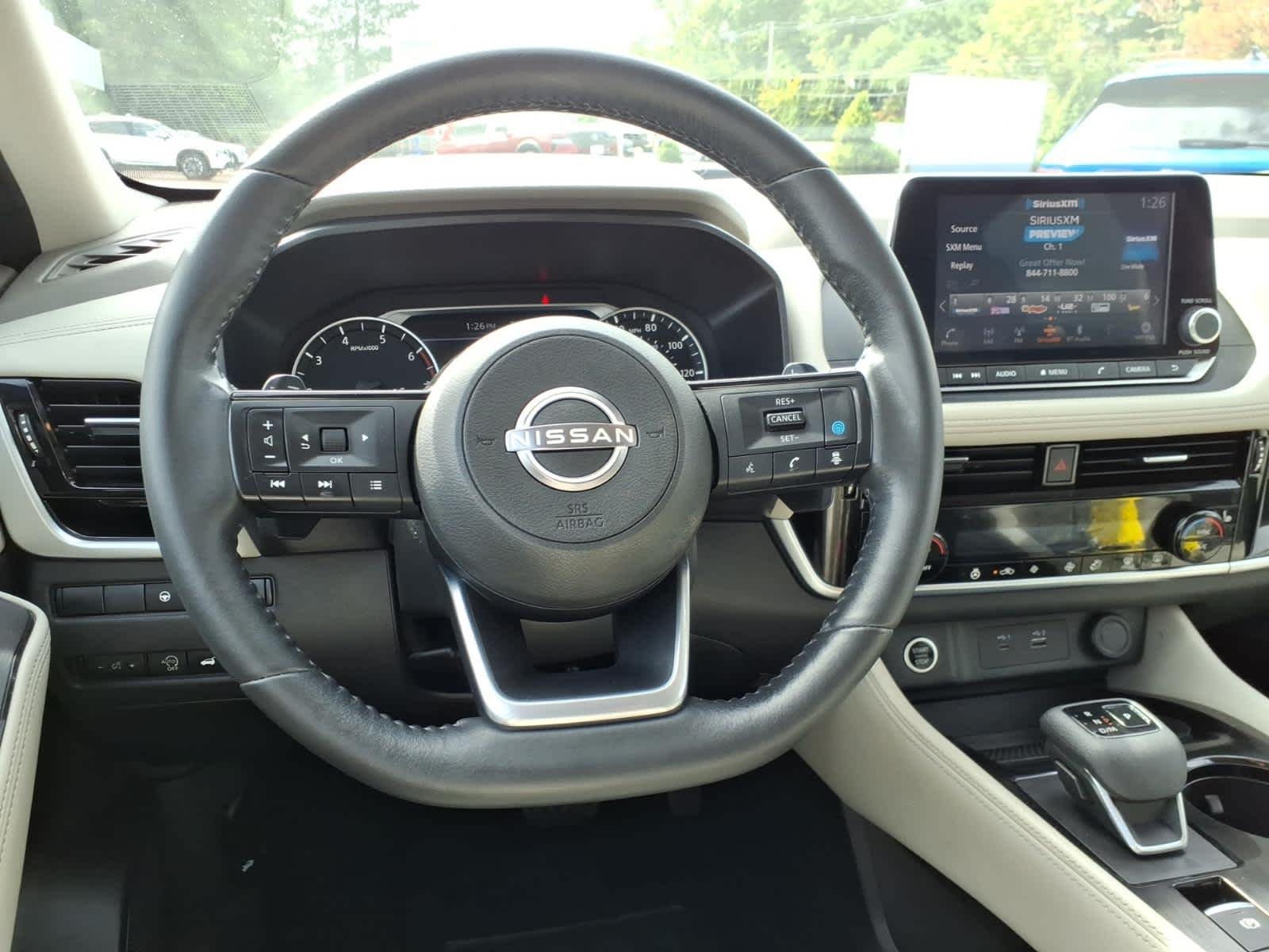 Certified Used 2023 Pearl White Tricoat/Super Black Nissan SL image 13