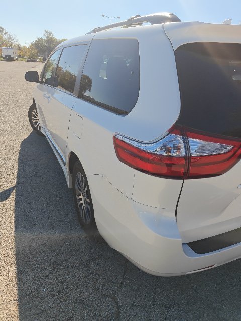 2019 Toyota Sienna XLE - Photo 16