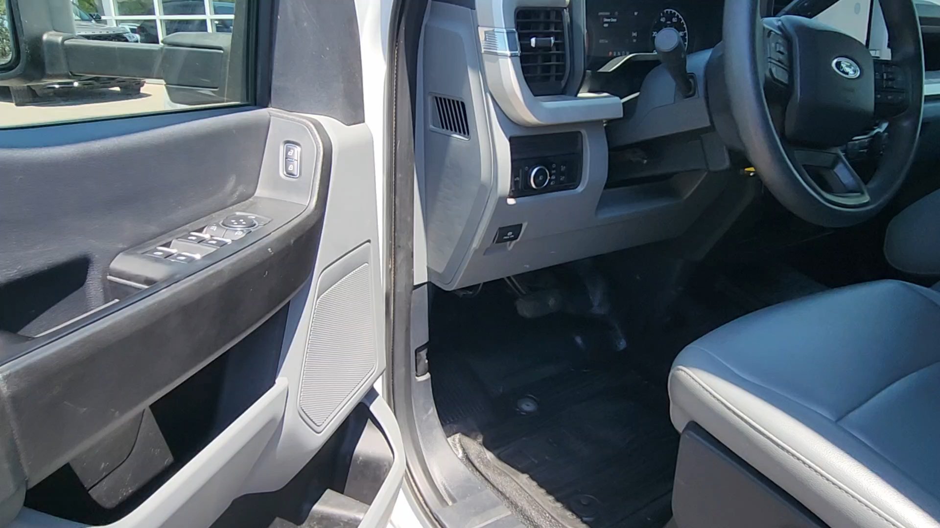 Used 2024 Oxford White Ford XL image 27