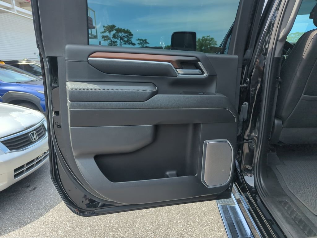 Used 2025 Black GMC Denali image 27