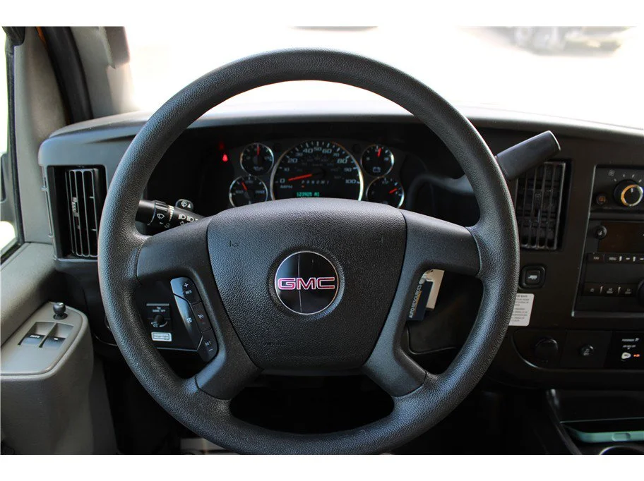 Used 2021 Special Exterior Color GMC Cutaway Van 2D image 19