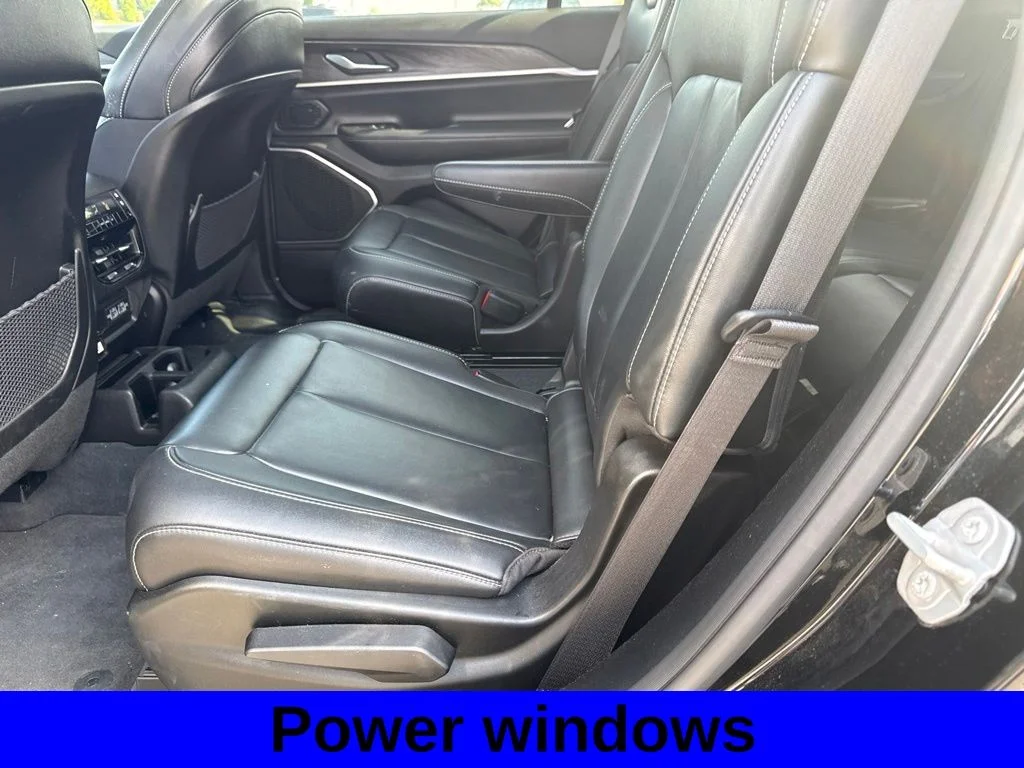 Used 2023 Diamond Black Jeep Limited image 8