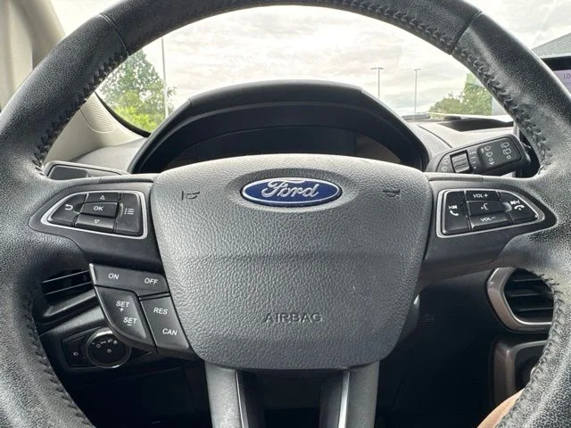 Used 2020 Red Ford SE image 25