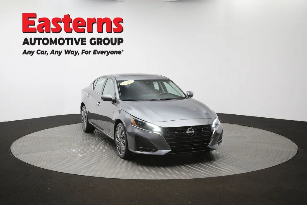 Used 2023 Gray Nissan 2.5 SL image 43