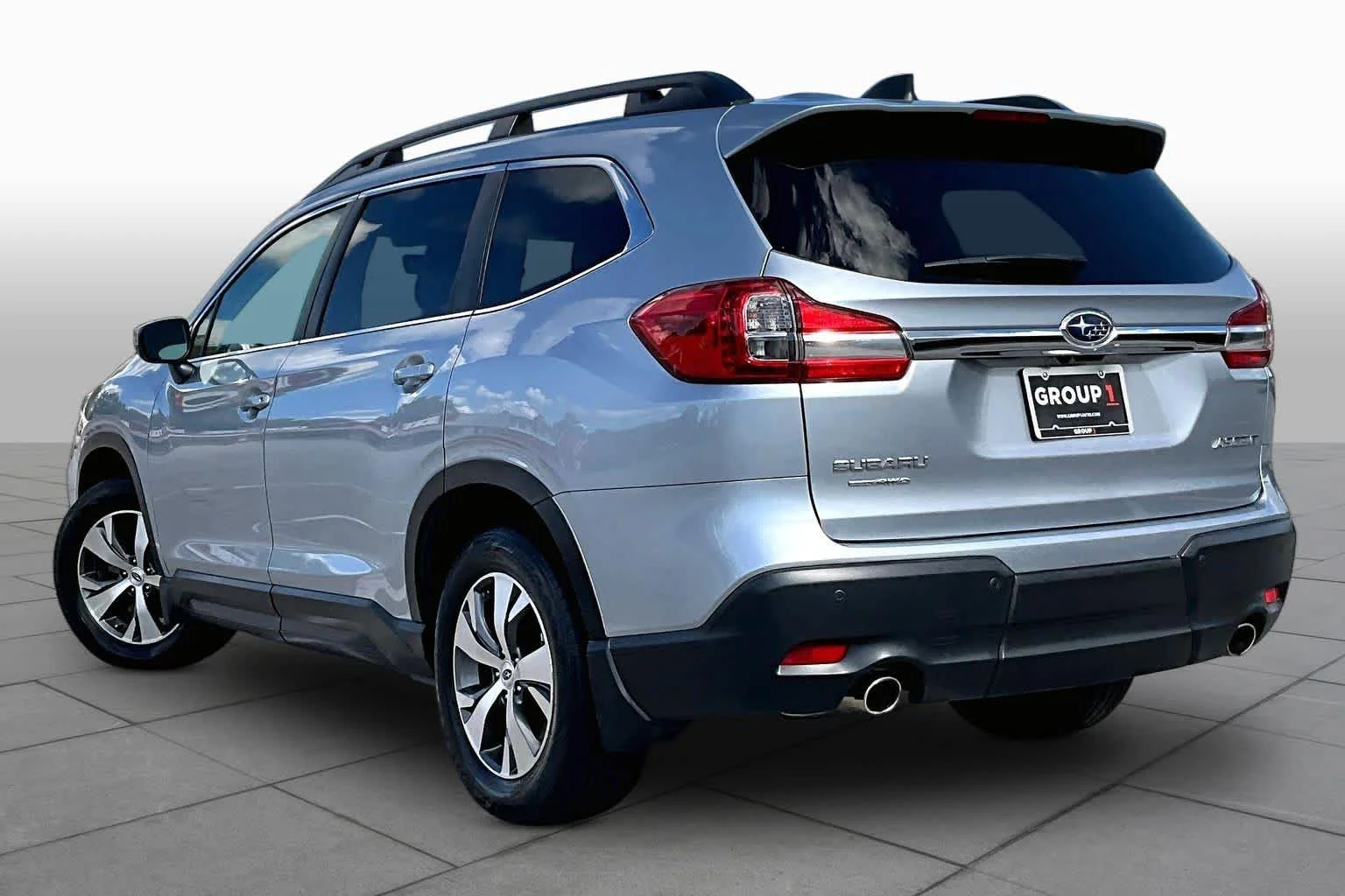 Used 2022 Ice Silver Metallic Subaru Premium image 12