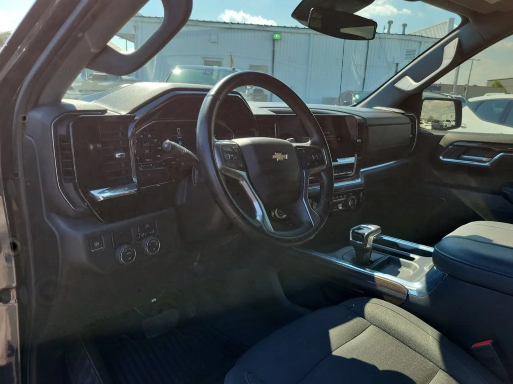 2023 Chevrolet Silverado 1500 LT - Photo 16