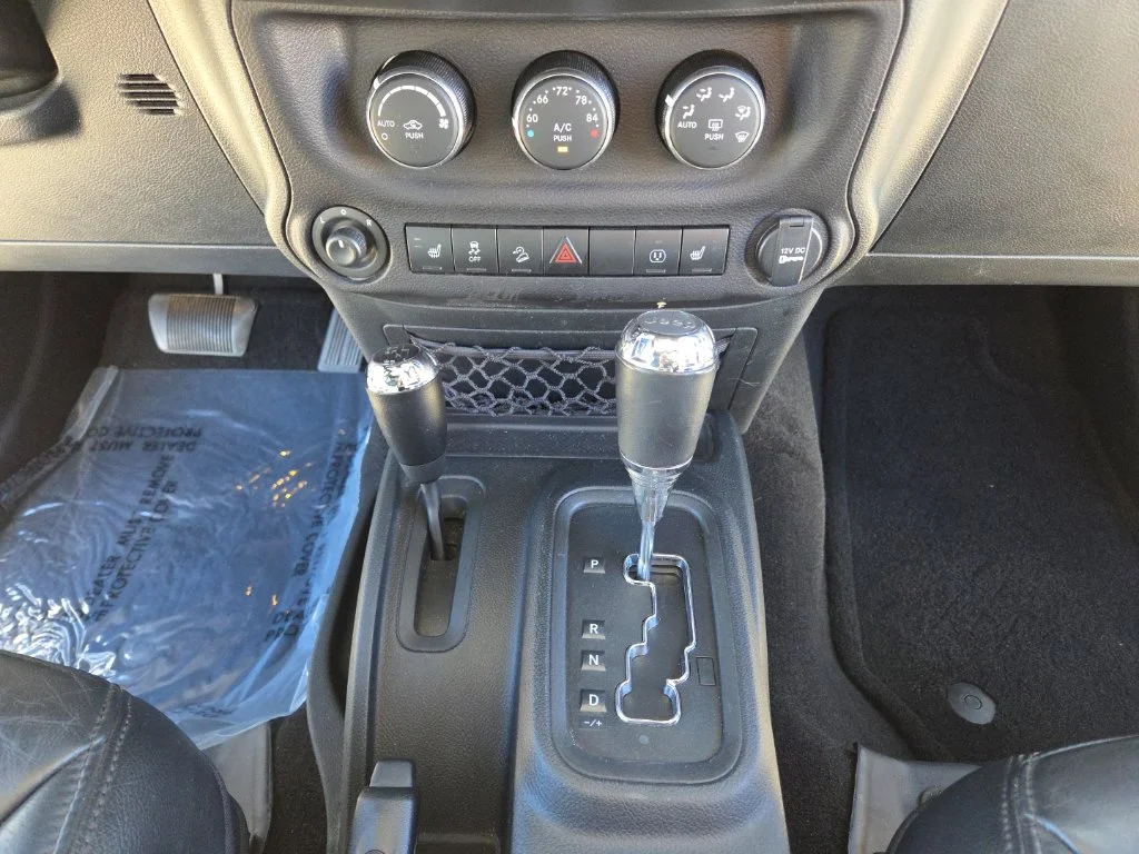 Used 2017 White Jeep Unlimited Sahara image 23