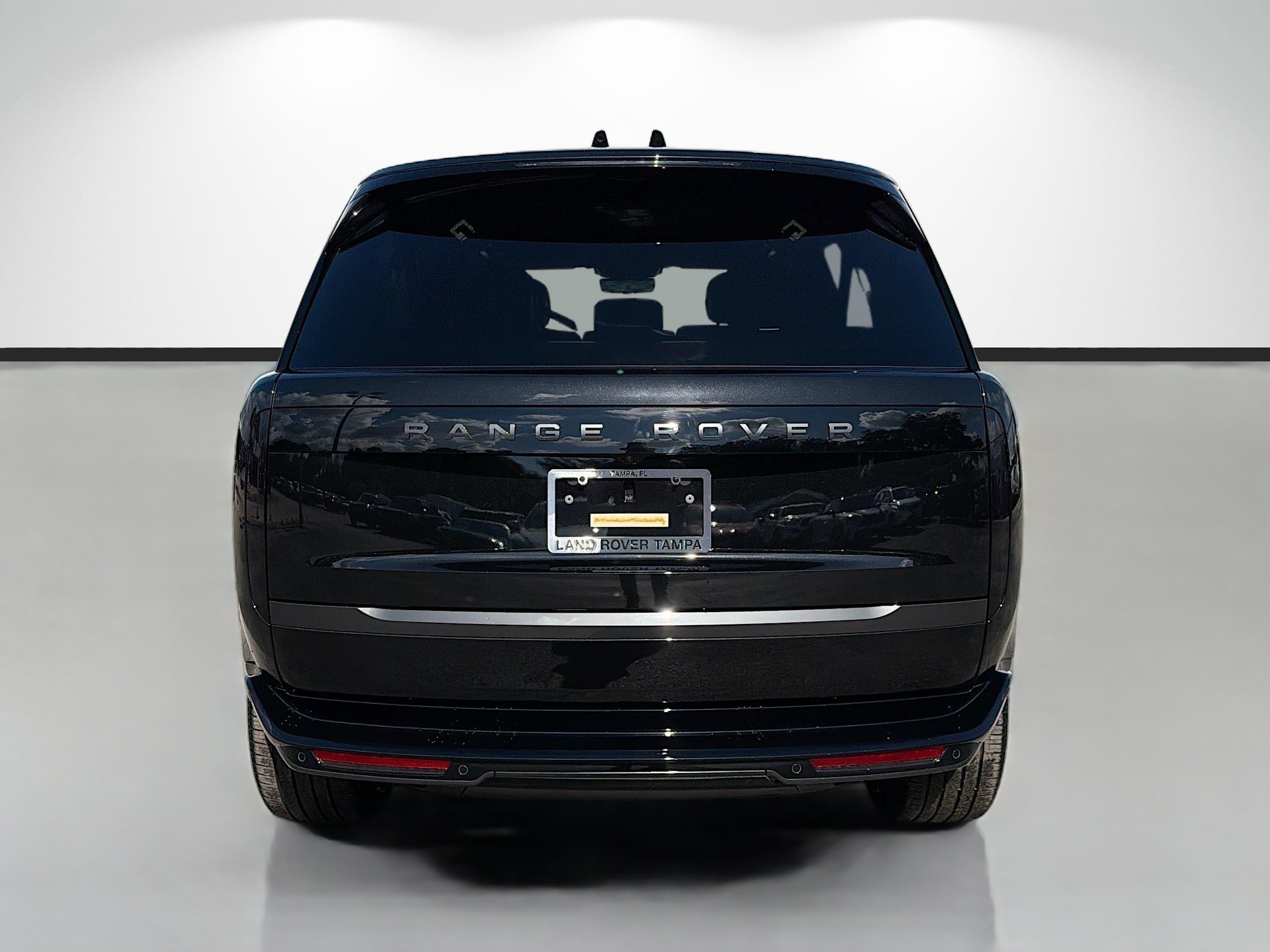 New 2026 Santorini Black LAND ROVER SE 7 Seats image 4