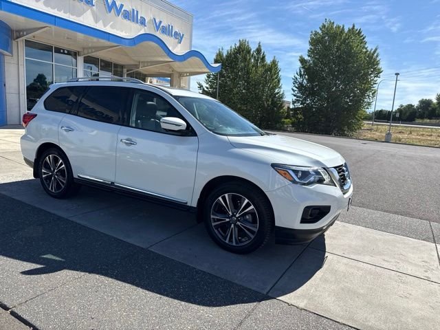 Used 2017 Nissan Pathfinder Platinum with VIN 5N1DR2MM5HC626701 for sale in College Place, WA