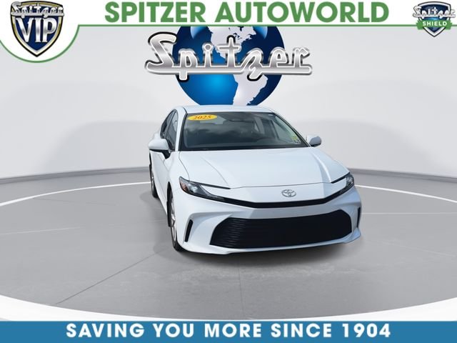 Used 2025 White Toyota LE image 3