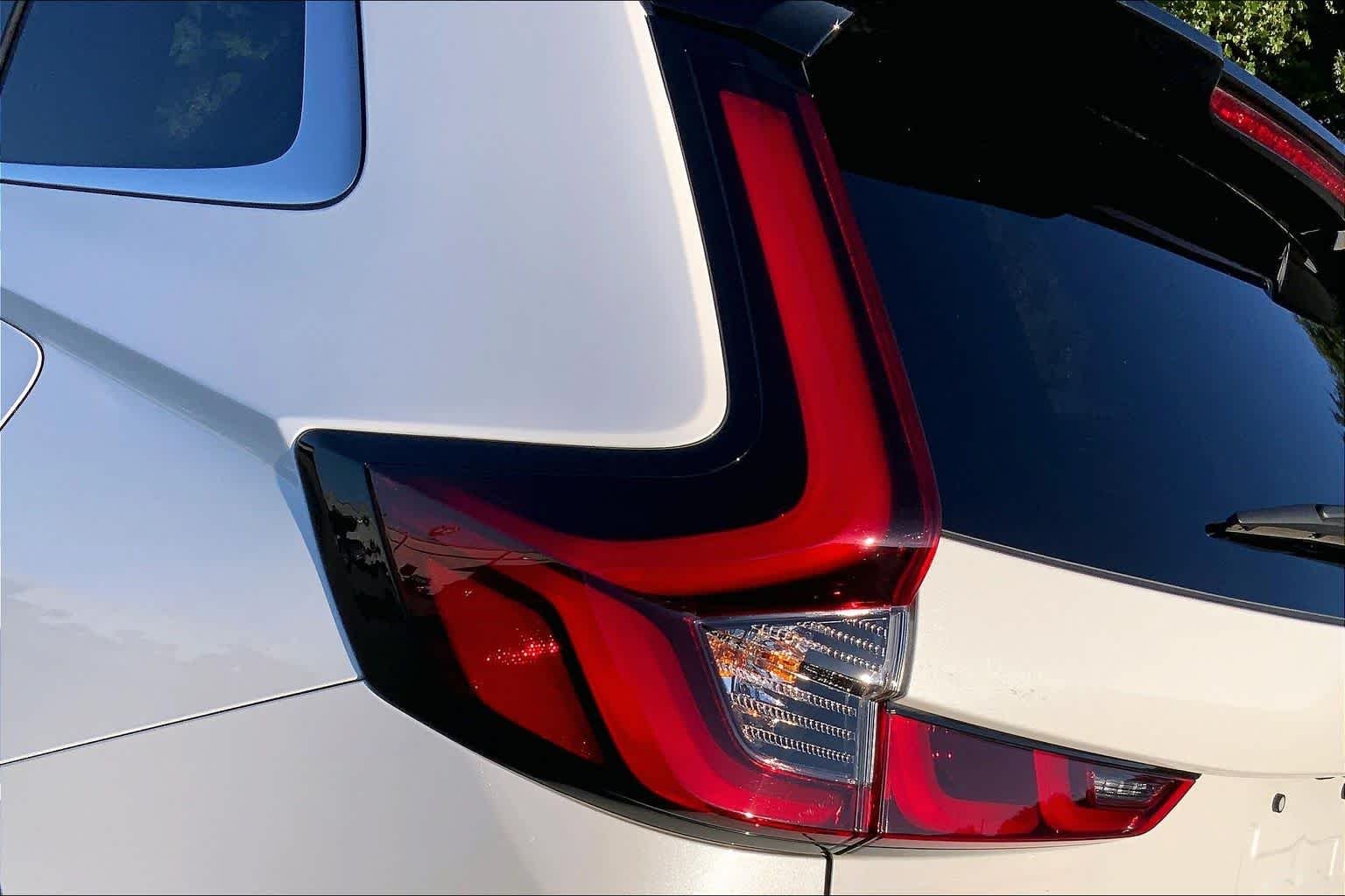 Used 2025 Platinum White Pearl Honda Sport Touring image 25