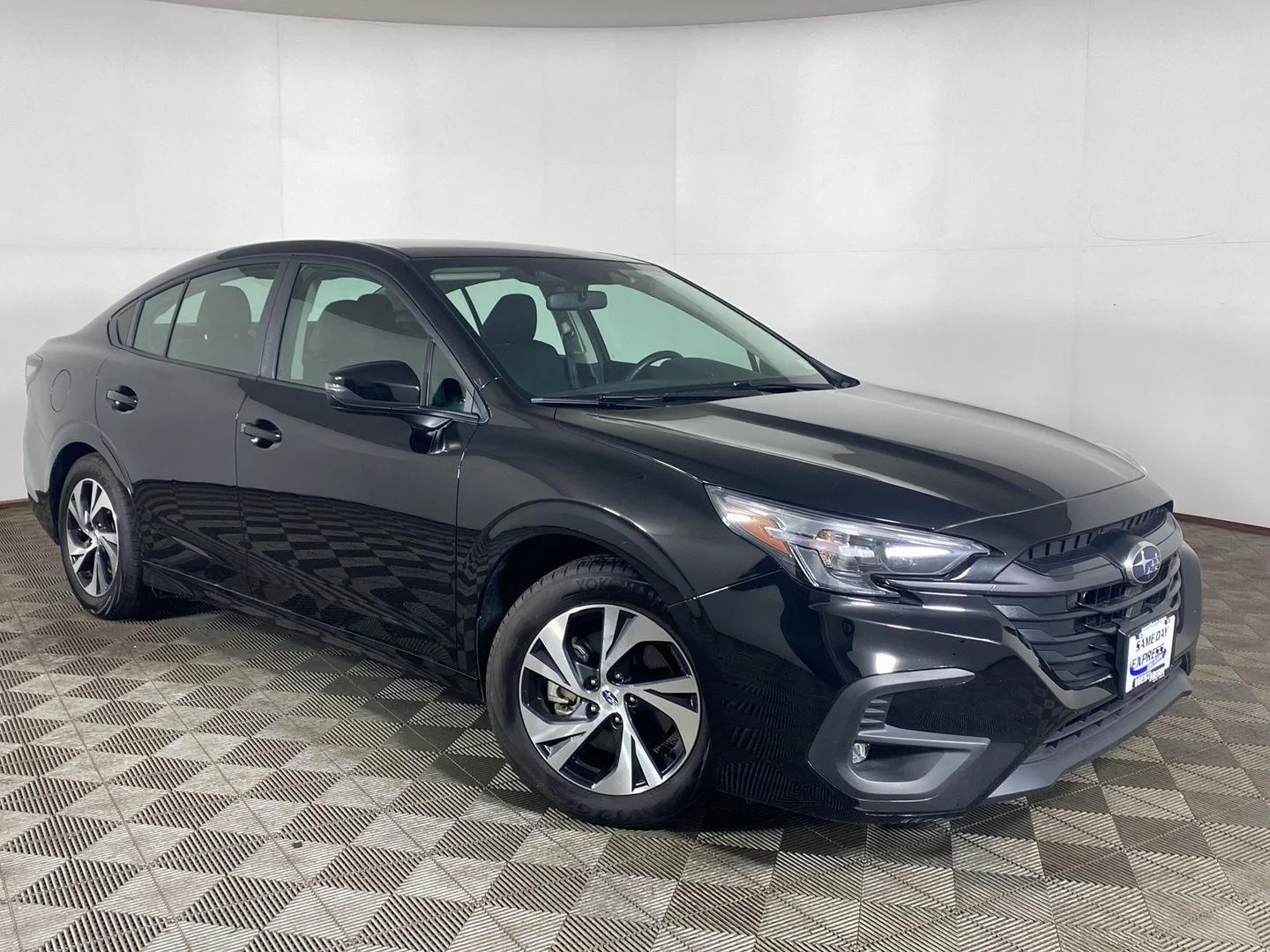 Used 2025 Crystal Black Silica Subaru Premium image 1