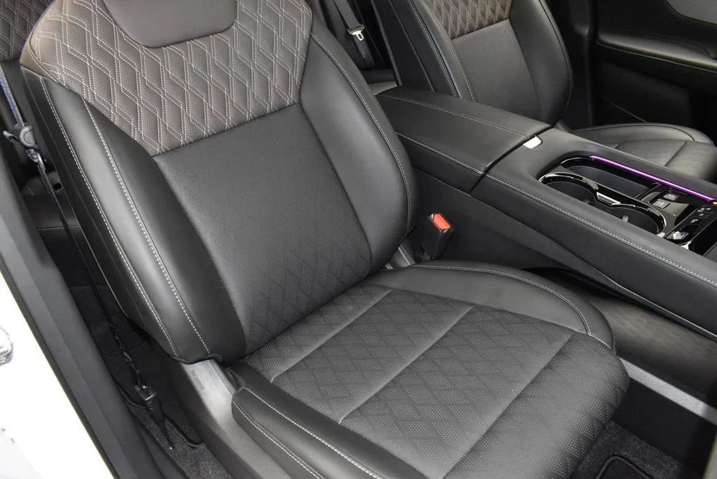 Used 2026 White Nissan Platinum image 29