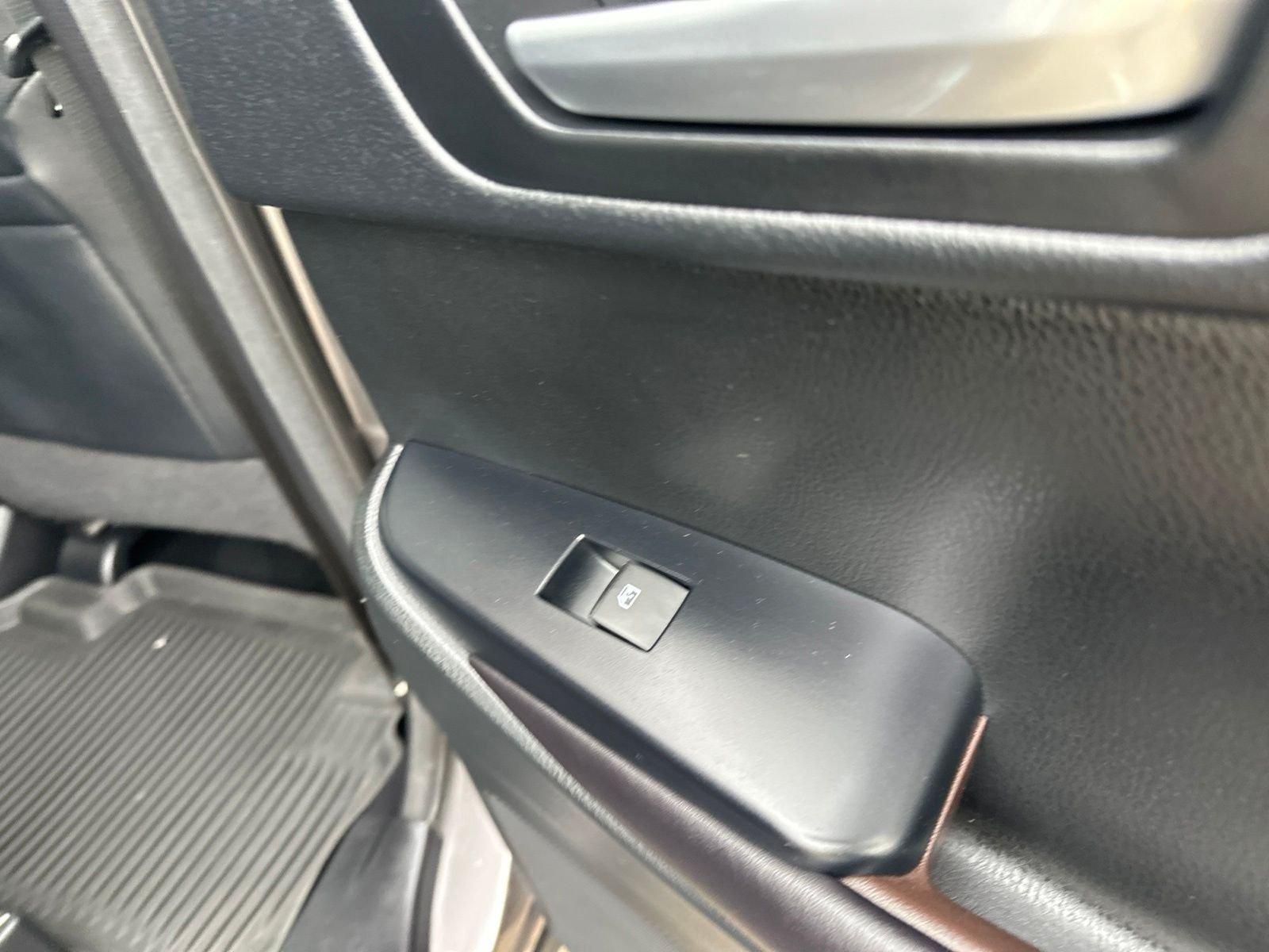 Used 2017  Toyota XLE image 38