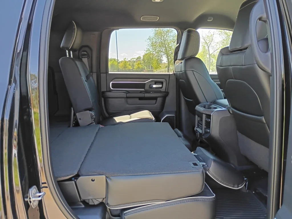 New 2026 Diamond Black Crystal Pearl-Coat Exterior Paint RAM Laramie image 16