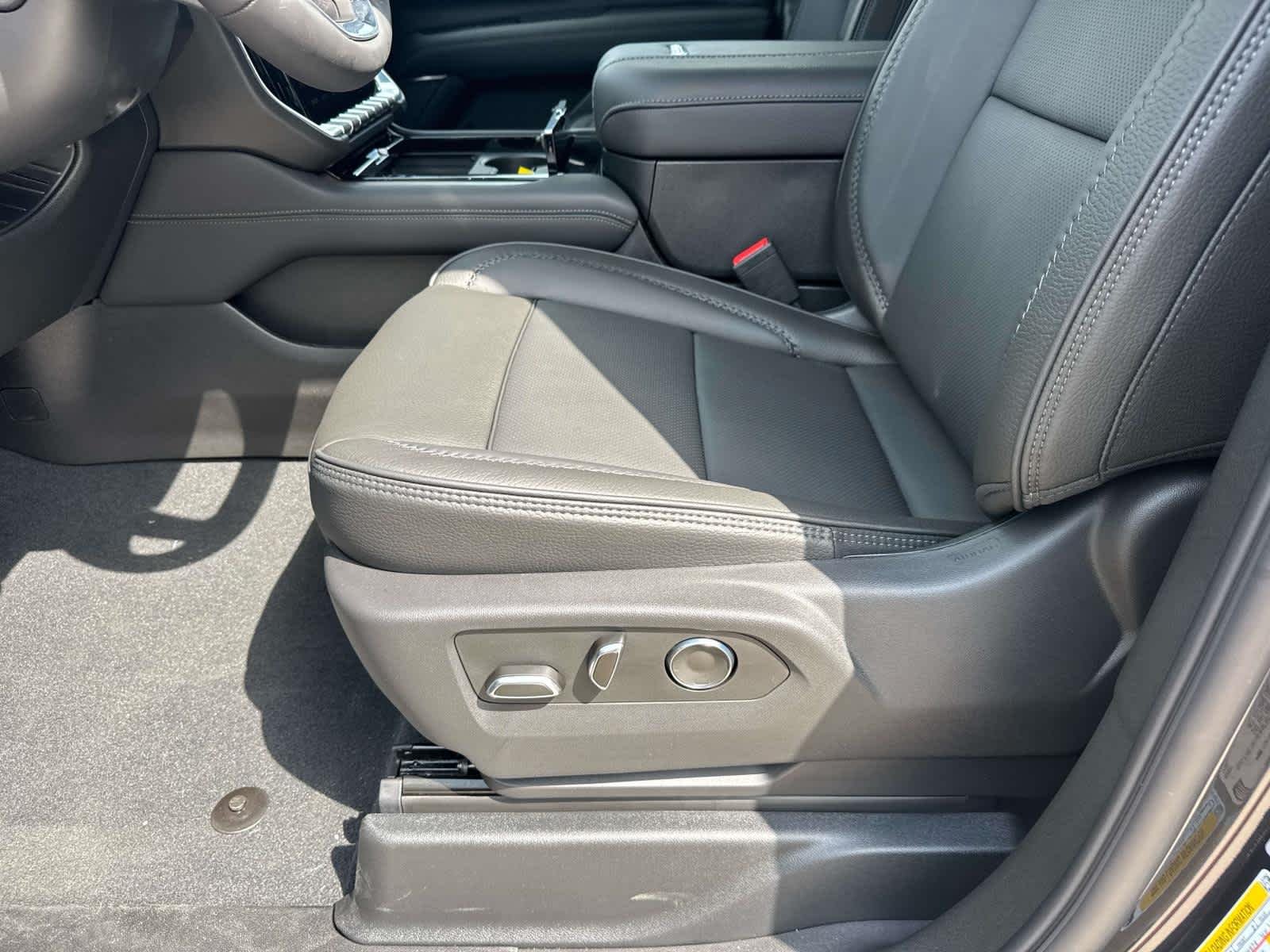 2027 GMC Yukon Denali - Photo 10
