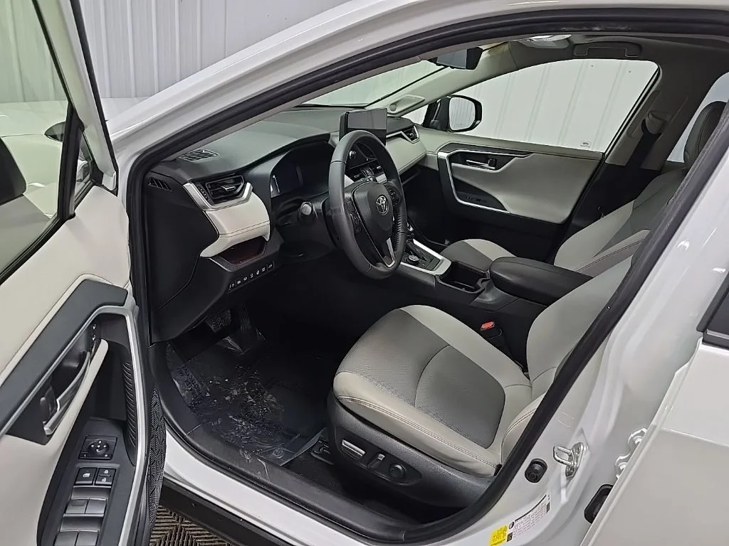 2024 Toyota RAV4 Limited - Photo 30