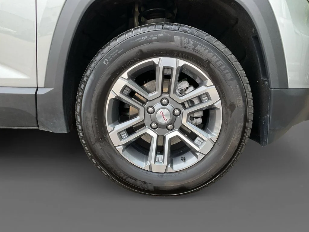 Used 2025 Silver GMC Elevation image 16