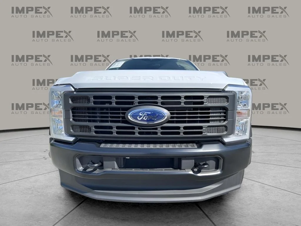 Used 2025 White Ford XL image 9