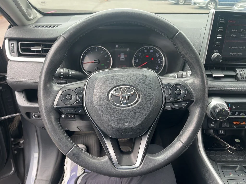Used 2019 Gray Toyota XLE Premium image 11