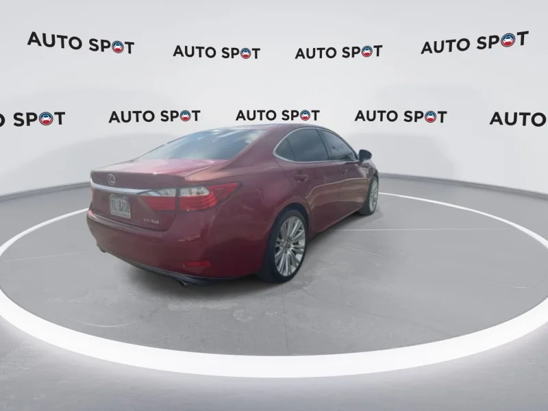 Used 2015 Red Lexus  image 8