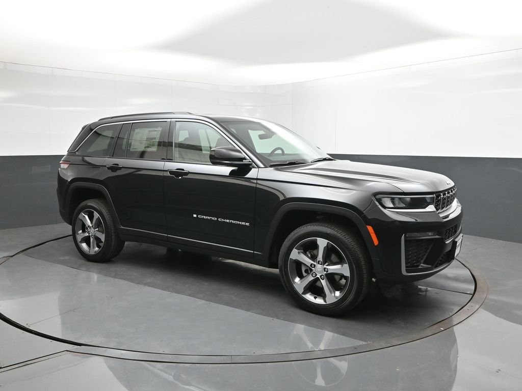 New 2026 Diamond Black Crystal Pearl-Coat Exterior Paint Jeep Limited image 17