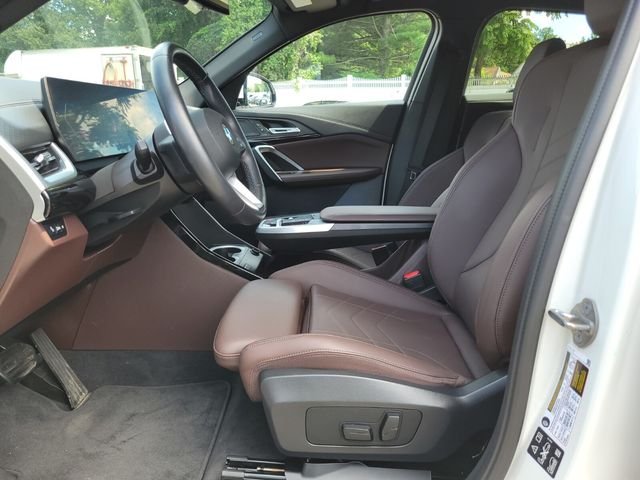 Used 2024 White BMW xDrive28i image 21