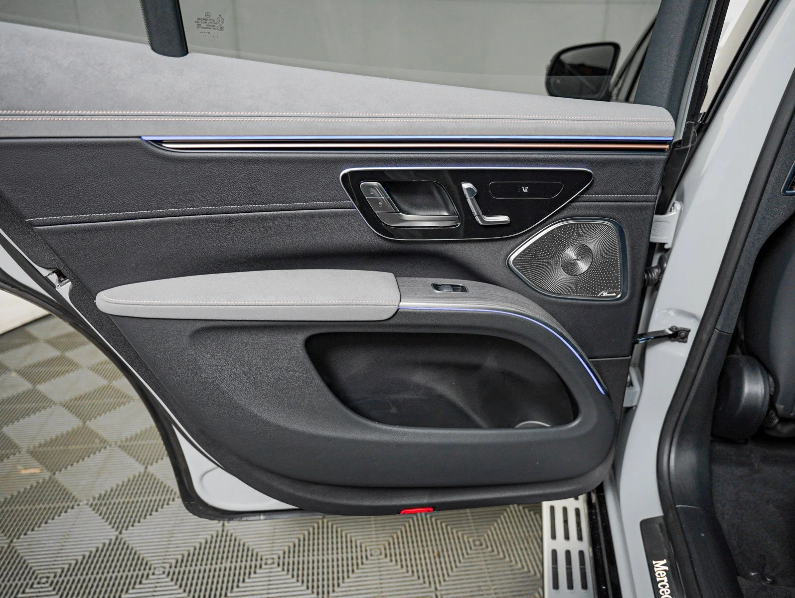 New 2026 Alpine Grey Mercedes-Benz 400 4MATIC® image 22