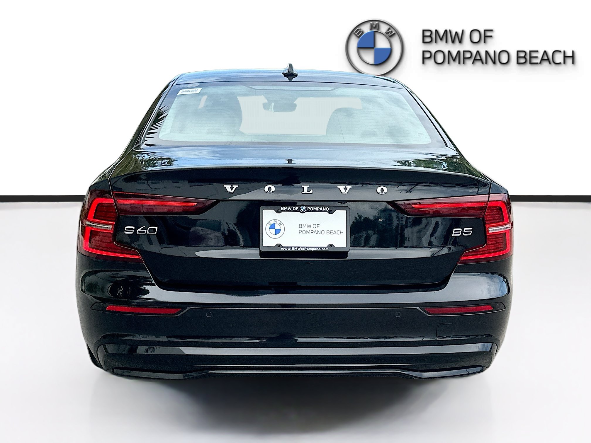 Used 2024 Onyx Black Metallic Volvo Core Dark Theme image 6