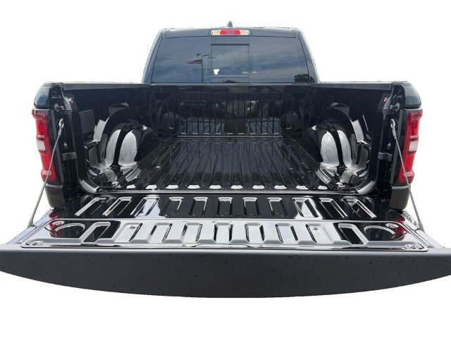 New 2026 Diamond Black Crystal Pearl-Coat Exterior Paint RAM Big Horn/Lone Star image 18