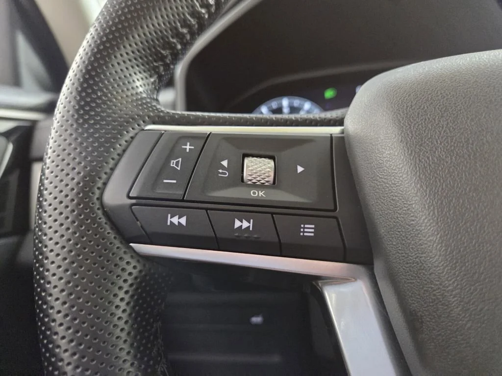 Used 2024 White Mitsubishi SE Black Edition image 40