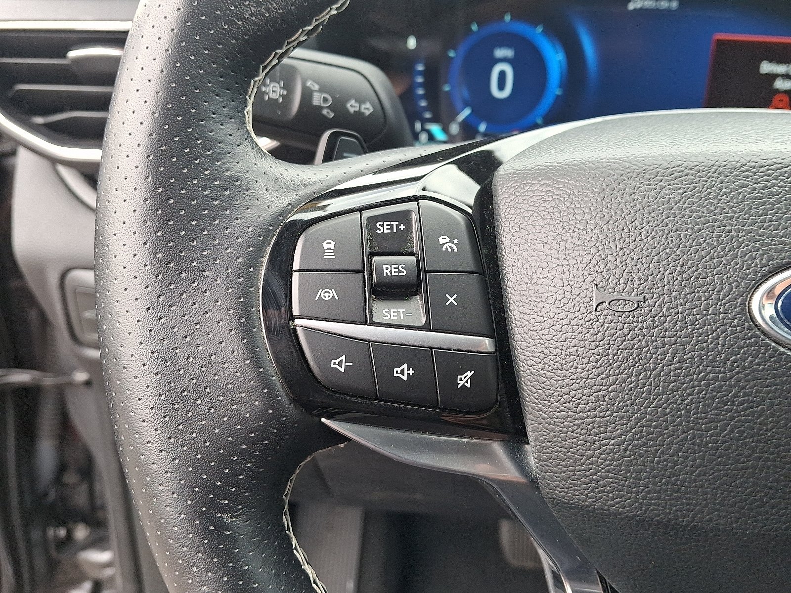 2022 Ford Explorer ST - Photo 22