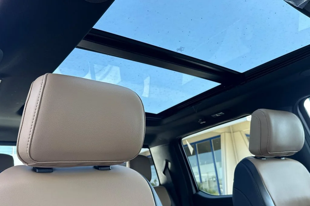 New 2025 Oxford White Ford F-250® Lariat® image 16