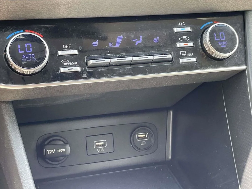 Used 2023 White Hyundai SEL image 18