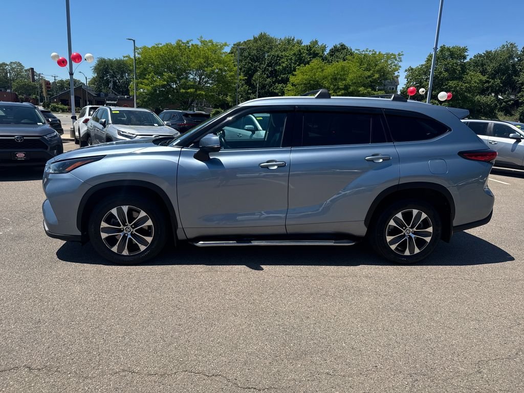 Used 2022 Gray Toyota XLE image 4