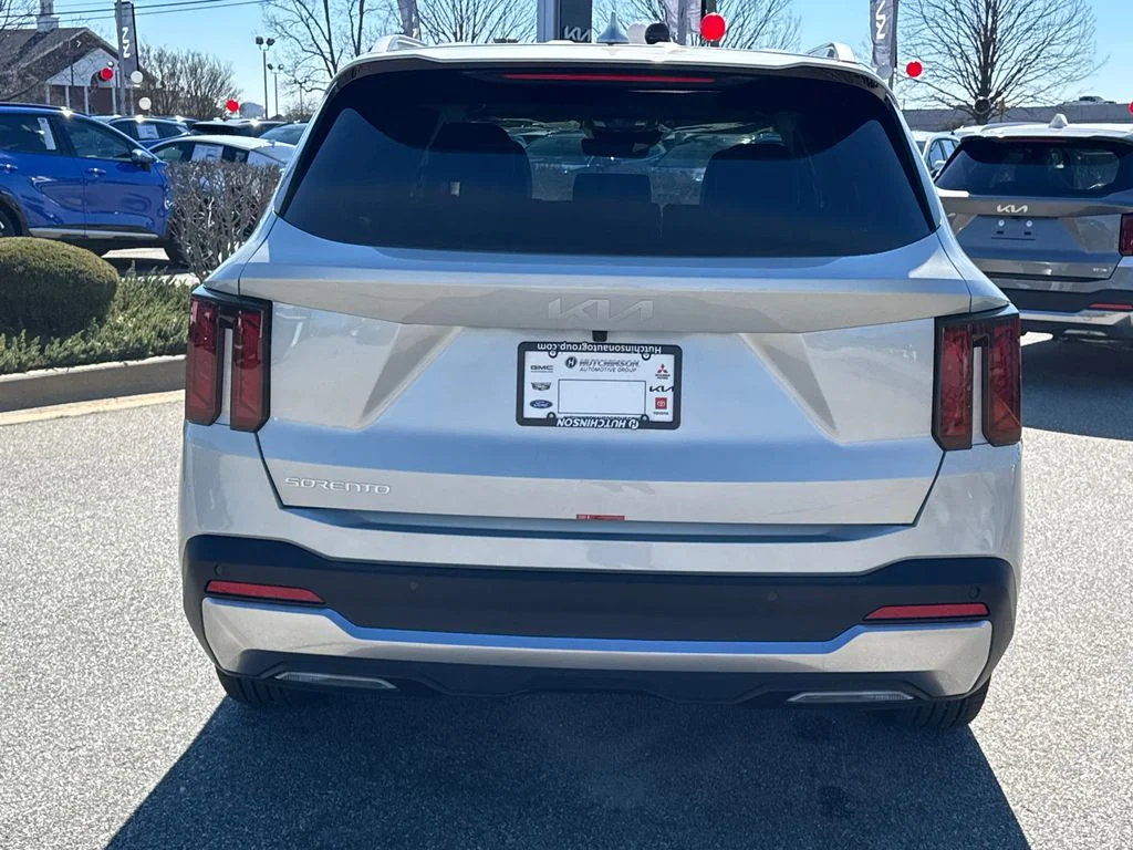 New 2026 Ivory Silver Kia S image 4