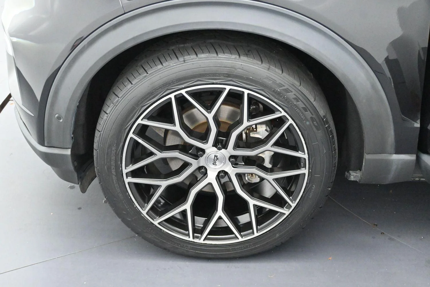 Used 2022 Agate Black Ford Platinum image 33