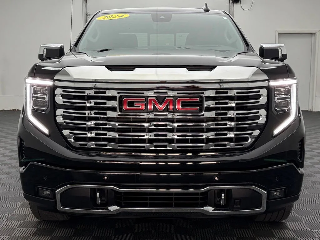 Used 2024 Onyx Black GMC Denali image 16
