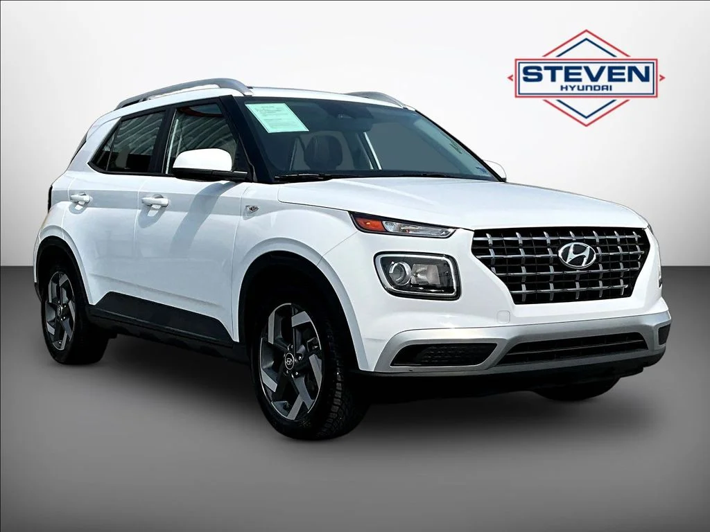 Used 2023 White Hyundai SEL image 1