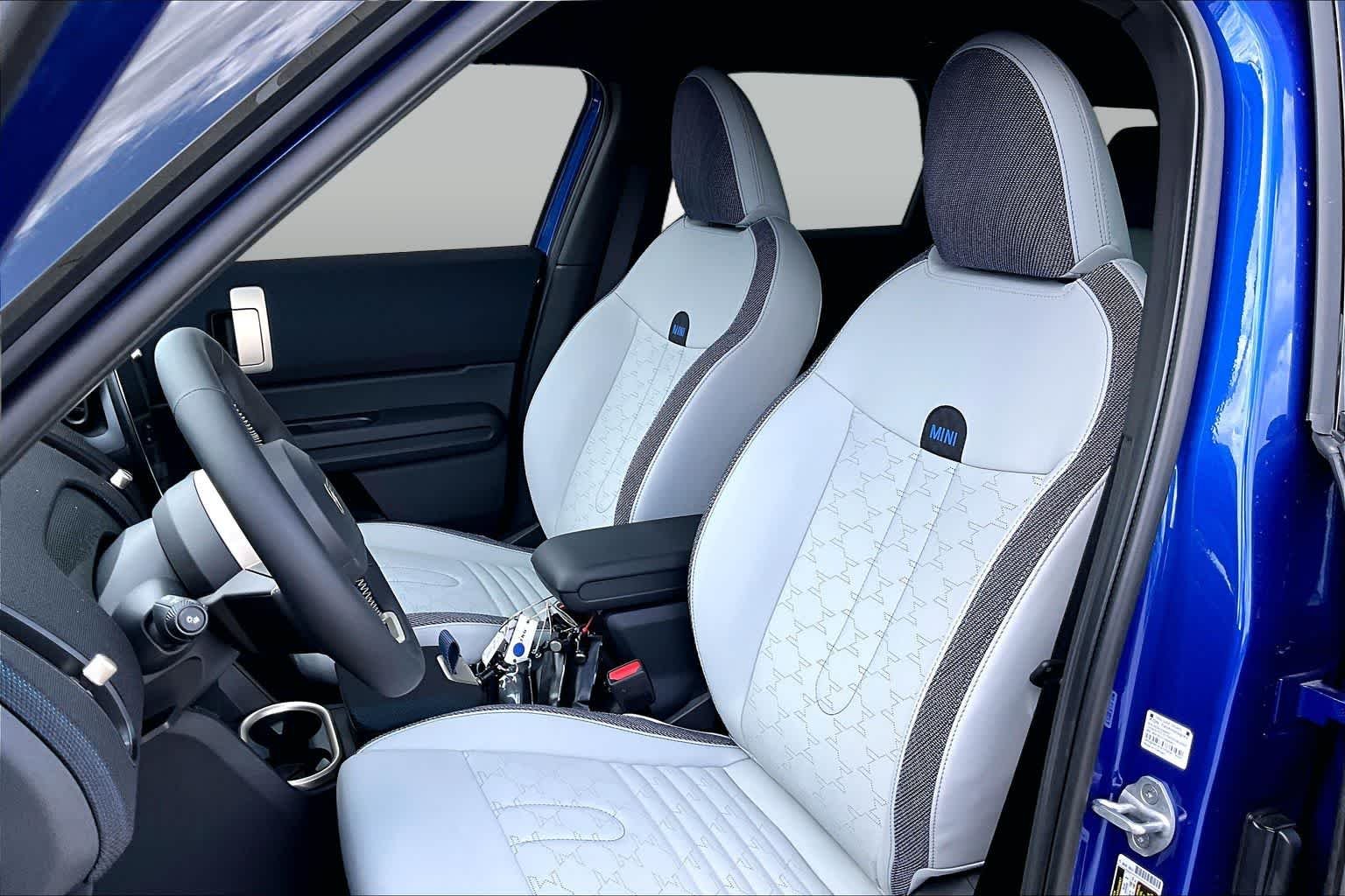New 2026 Blazing Blue Metallic MINI Signature Plus image 9