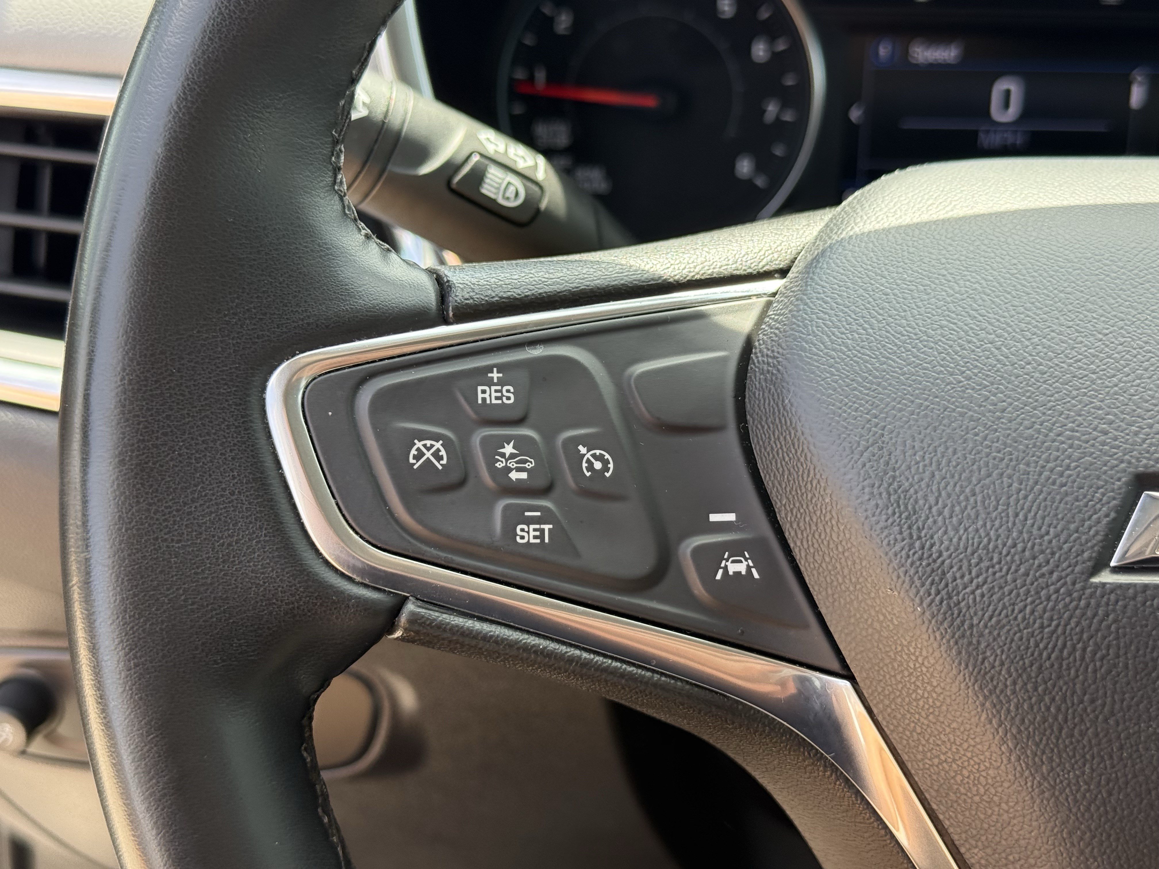 Used 2024 Summit White Chevrolet LT image 16