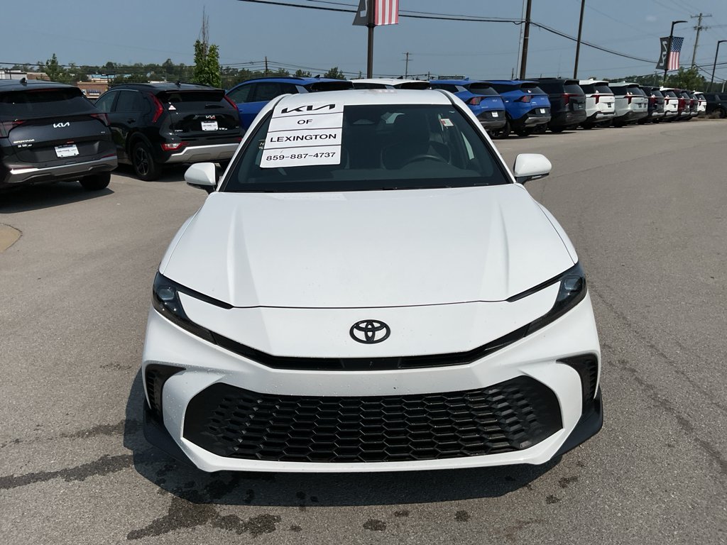 Used 2025 Ice Cap Toyota SE image 3