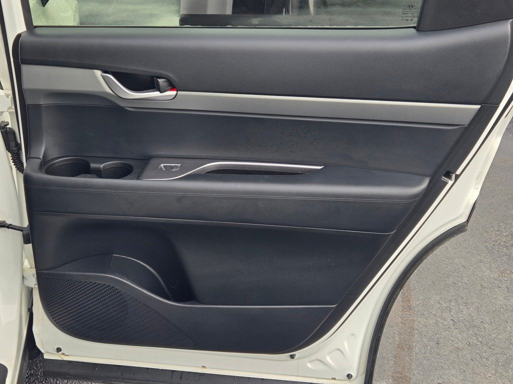 Used 2025 White Hyundai SEL image 9