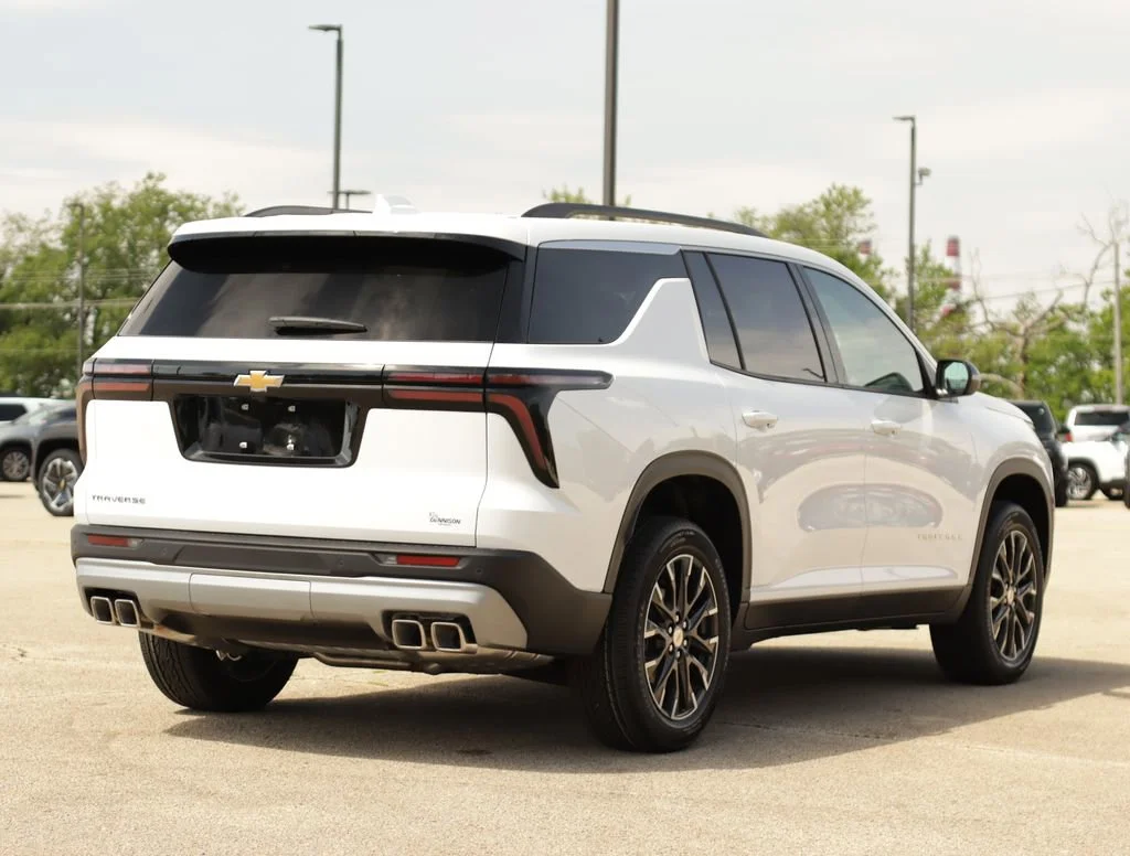 2026 Chevrolet Traverse LT - Photo 7