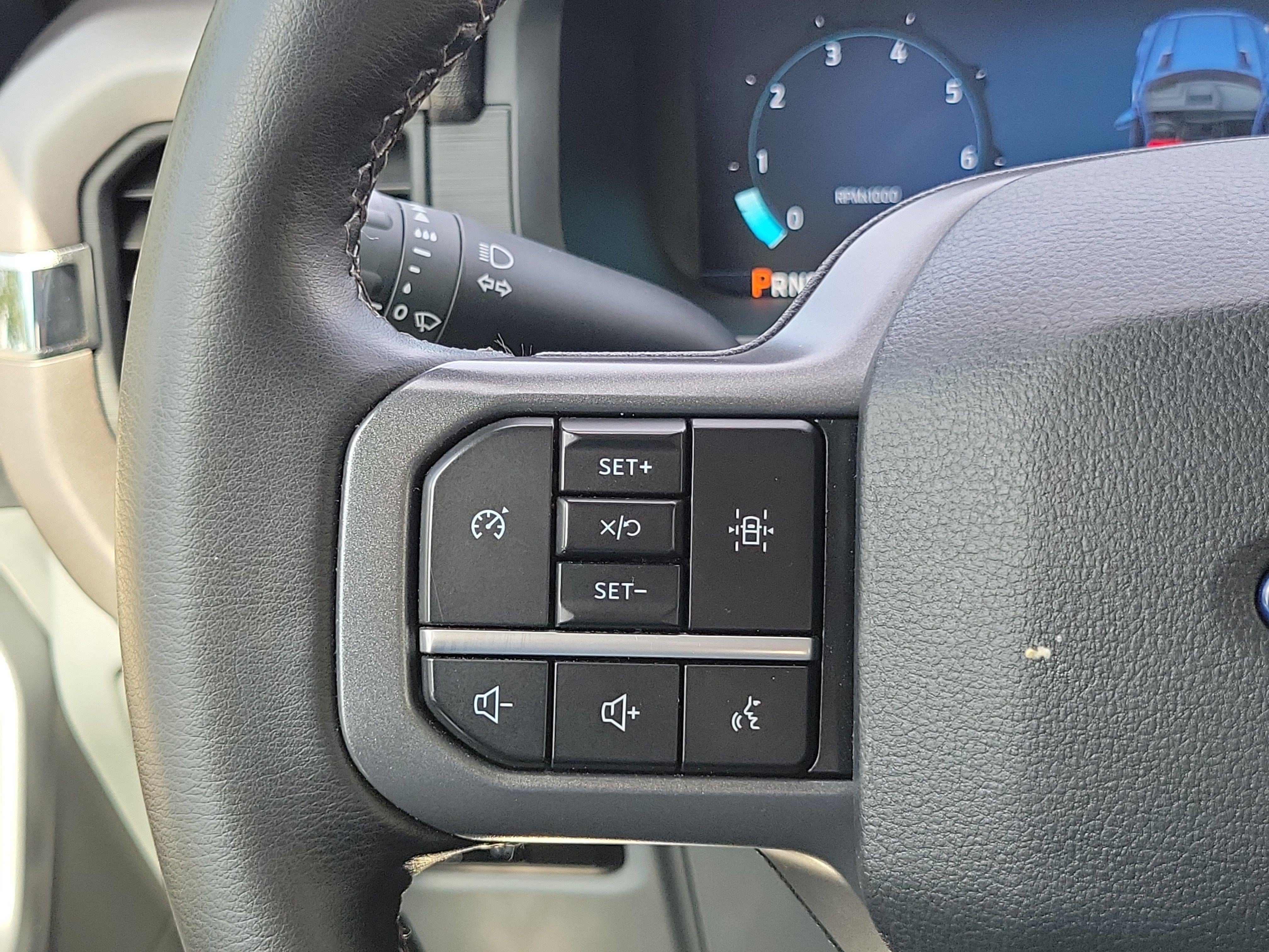 Used 2025 Agate Black Metallic Ford XLT image 23