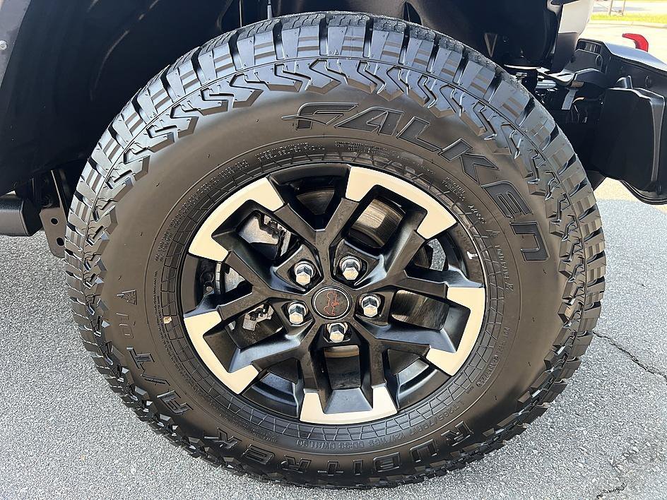 Used 2025 Bright White Clearcoat Jeep Rubicon image 12