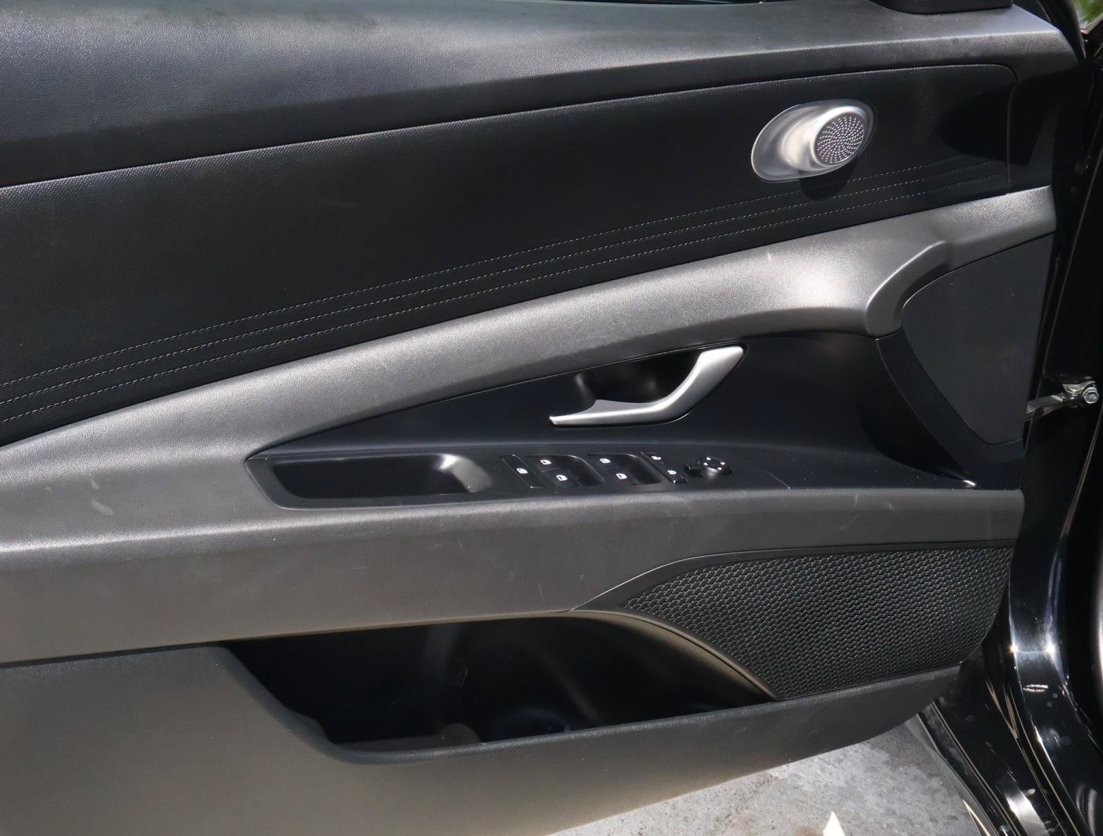 Used 2025 Abyss Black Hyundai SE image 13