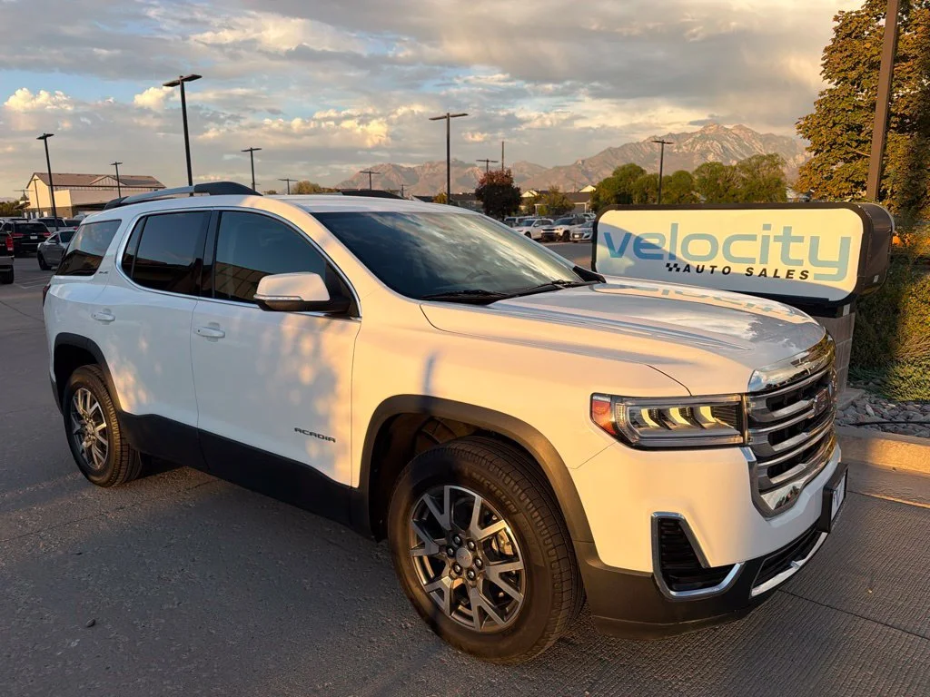 Used 2020 White GMC SLE image 1