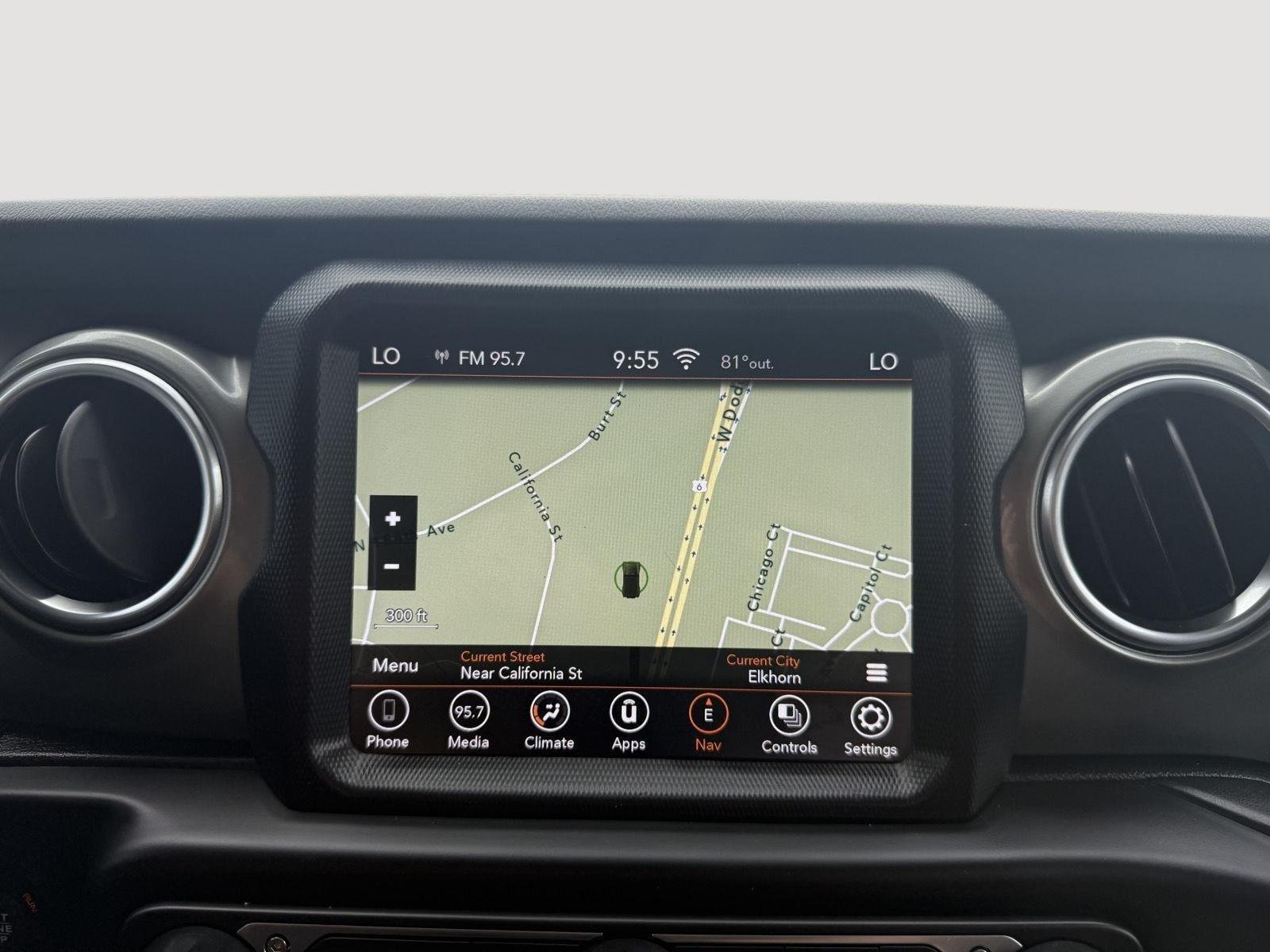Used 2020 Granite Crystal Metallic Jeep Sahara image 15