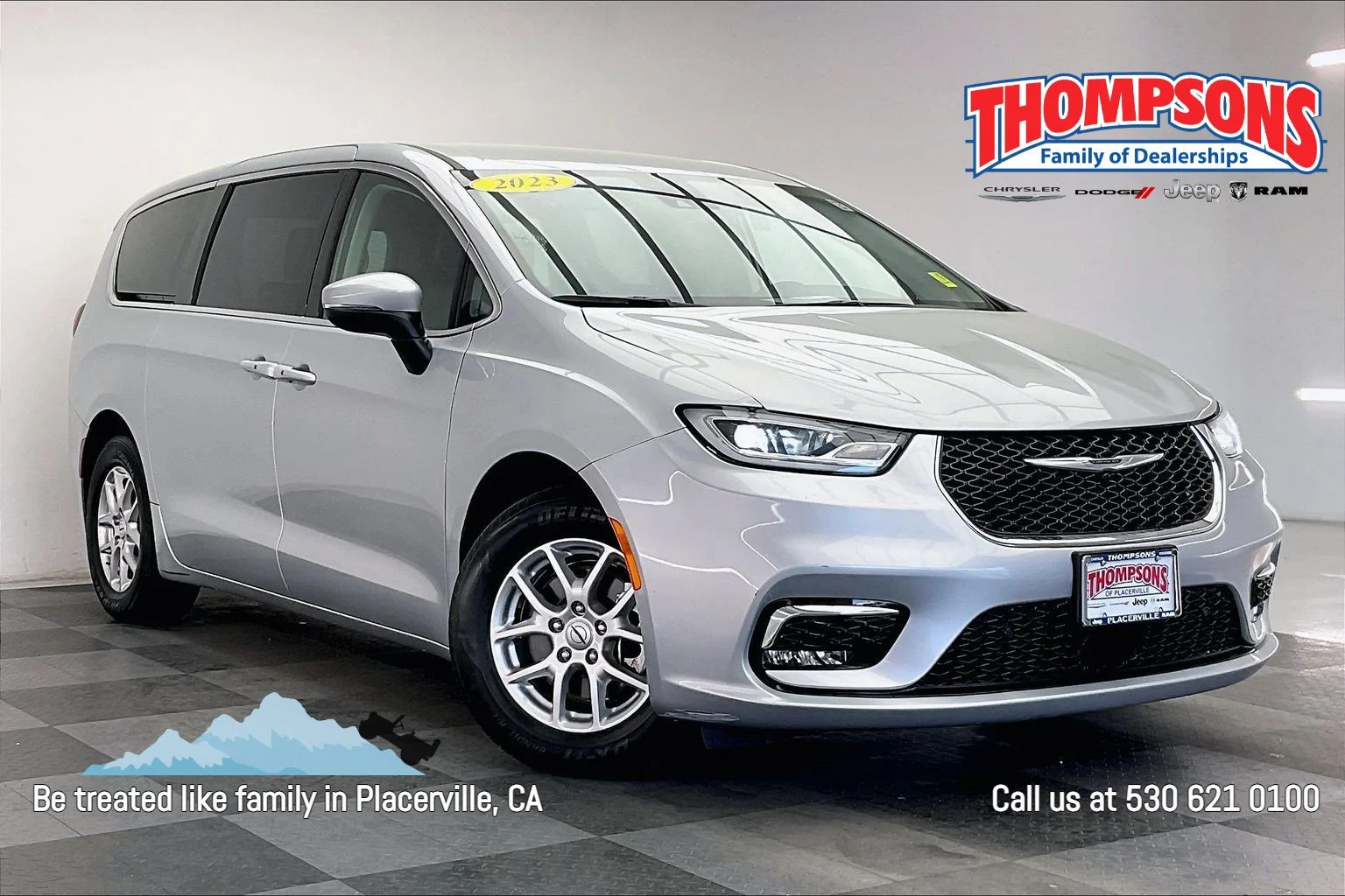 2023 Chrysler Pacifica Touring L's photo